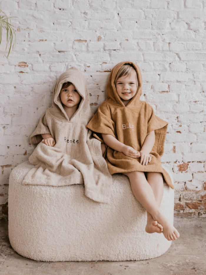 Untitled (450 × 600 px) (59) Badponcho met naam