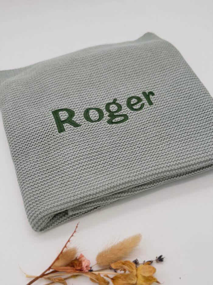 90AD3D43-8FD4-4512-95F1-E24791BAA4EC gebreid deken met naam