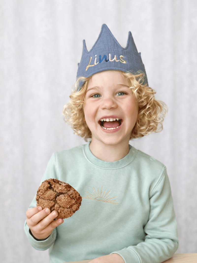 Verjaardagskroon met geborduurde naam