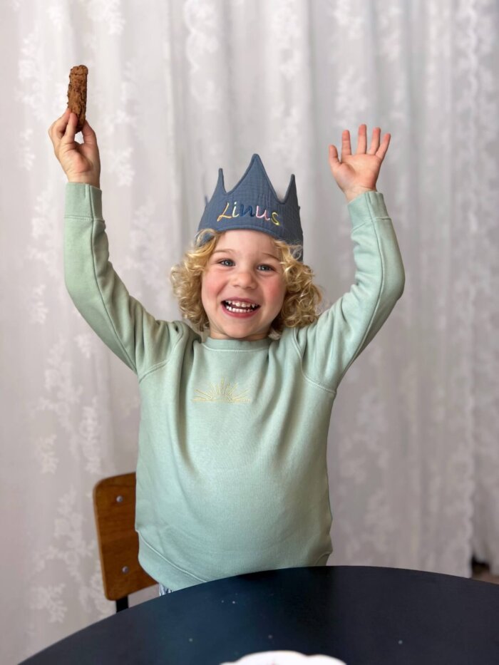 Verjaardagskroon met geborduurde naam