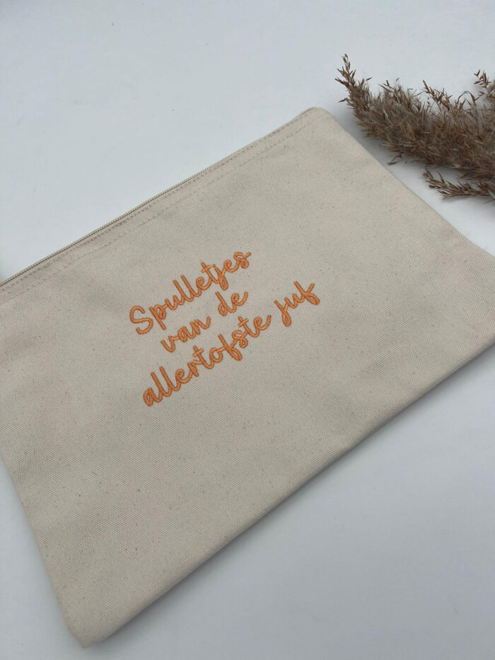 Afbeelding van WhatsApp op 2024-06-11 om 15.20.03_0a0619e8 Tas ' Spulletjes van de allertofste juf/meester'