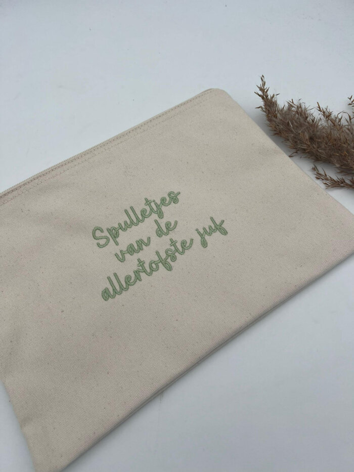 Afbeelding van WhatsApp op 2024-06-11 om 15.20.03_3306bf14 Tas ' Spulletjes van de allertofste juf/meester'