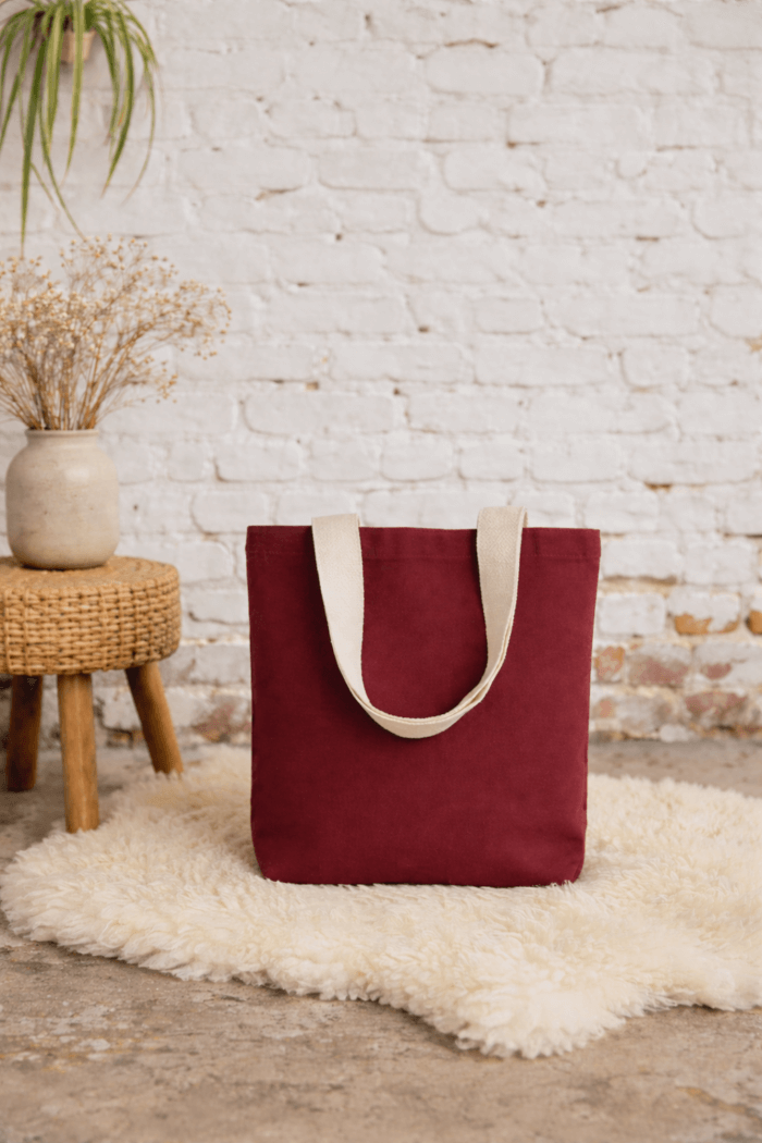 ChatGPT Image 6 jan 2026, 16_38_04 bordeaux tas met eigen tekening of design