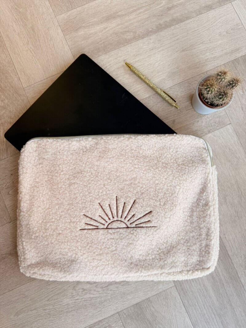 Teddy laptop sleeve met golden hour