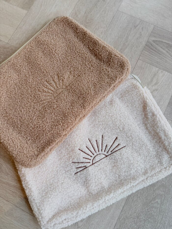 Teddy laptop sleeve met golden hour
